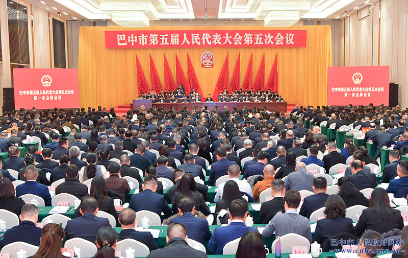 市五届人大五次会议开幕<br>鲜荣生&nbsp;侯中文&nbsp;王毅&nbsp;王祥兵出席&nbsp;高鹏凌作市政府工作报告&nbsp;李映作市人大常委会工作报告<br>杜新作市中级人民法院工作报告&nbsp;王海明作市人民检察院工作报告